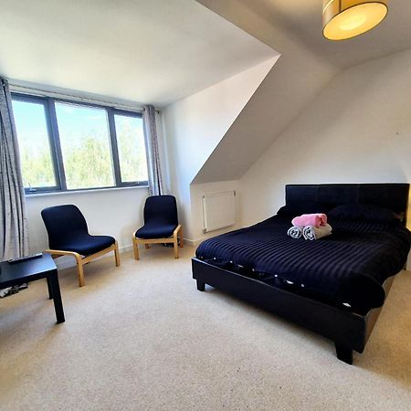 Explore London: 2 Bedroom House In Wood Green Esterno foto