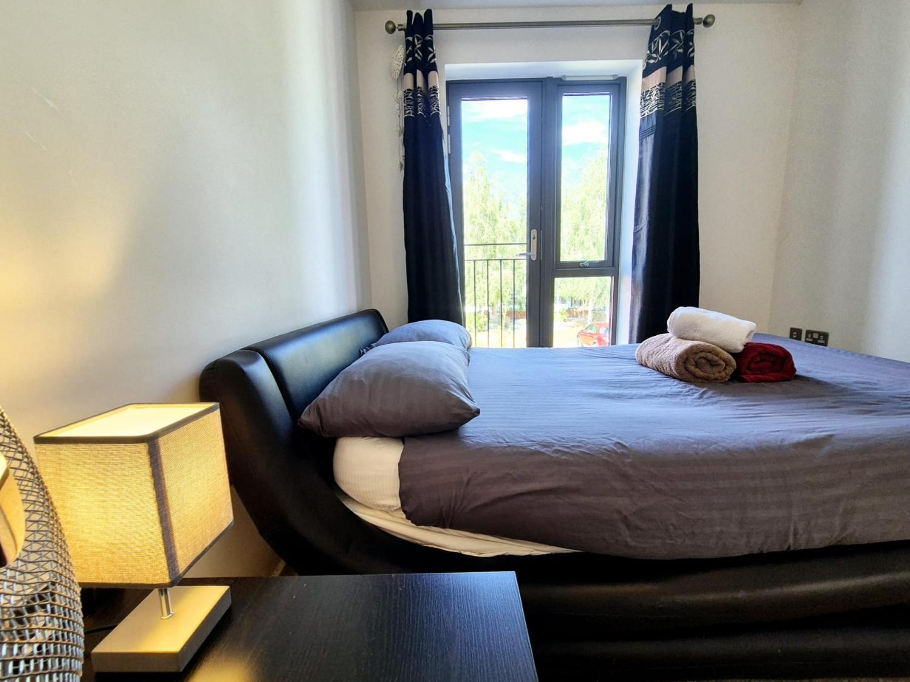 Explore London: 2 Bedroom House In Wood Green Esterno foto