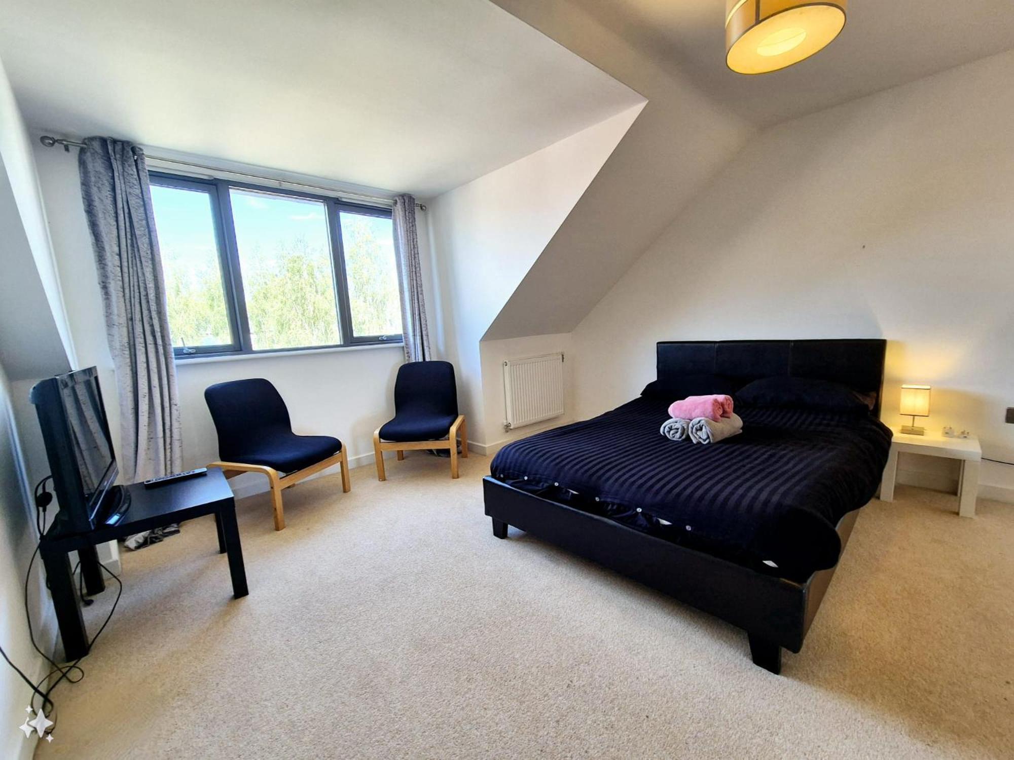 Explore London: 2 Bedroom House In Wood Green Esterno foto